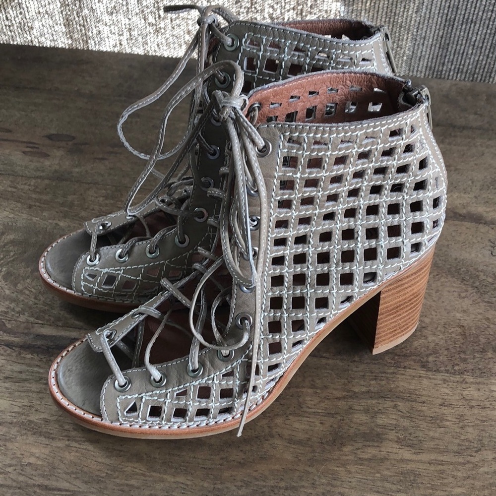 SOLD——-✨HP✨Jeffrey Campbell 'Cors Cut' - Picture 2 of 8
